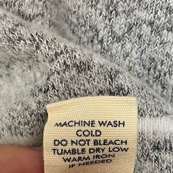 Pre-Loved Men’s Light Gray/Dark Gray Crossover Stripe Hooded Sweater - BKE - Picture 8 of 8